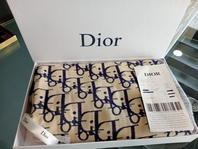 Foulard DIOR SIN ESTENAR .