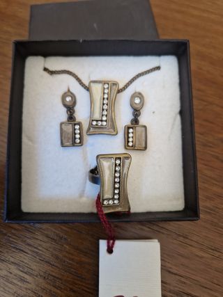 Conjunto anillo, pendientes y gargantilla