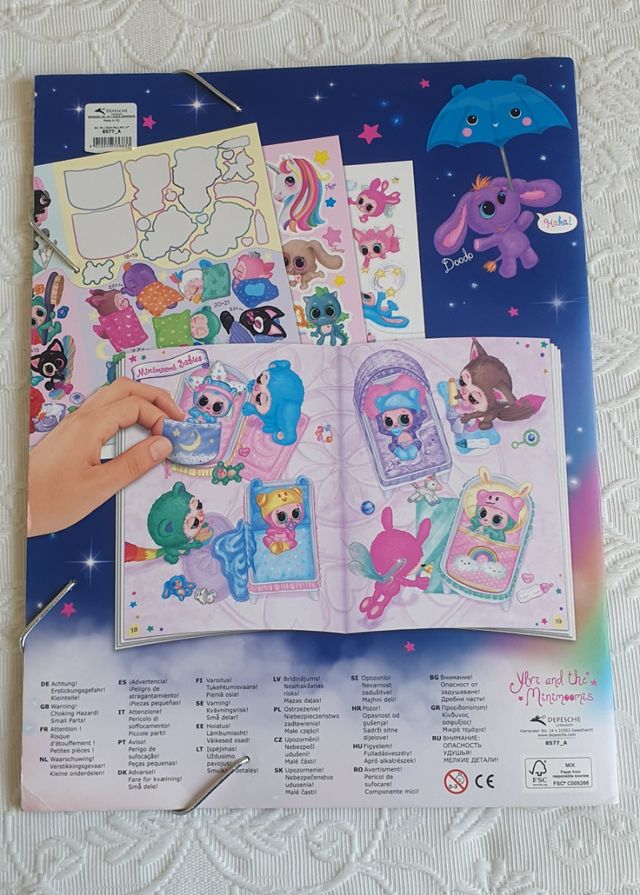 Carpeta "Nueva" con 200 stickers y muchas páginas