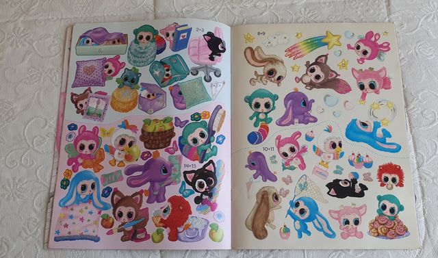 Carpeta "Nueva" con 200 stickers y muchas páginas