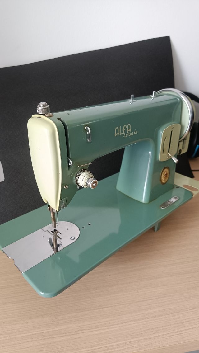 Maquina de coser Alfa Royale