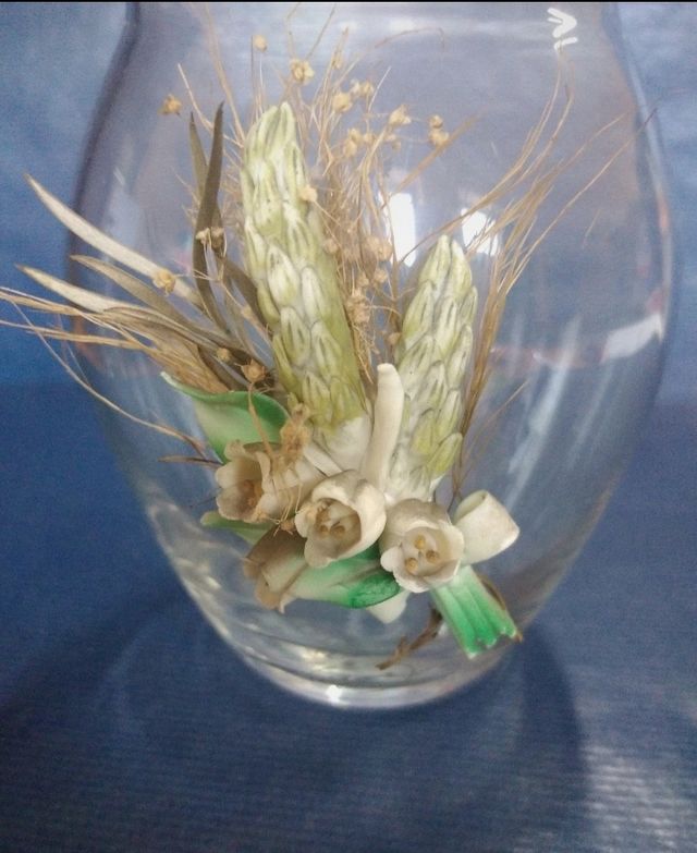 Jarra de vidro decorada