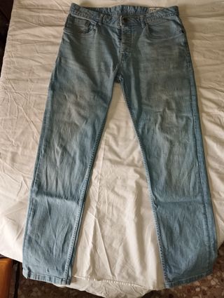 Pantalón vaquero Primark.