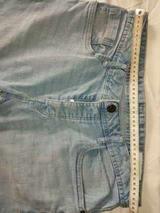 Pantalón vaquero Primark.