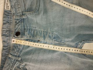 Pantalón vaquero Primark.