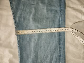 Pantalón vaquero Primark.