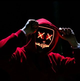 Máscara de Halloween con luces. La purga