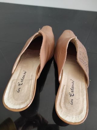 Zuecos, zapatos abiertos T37
