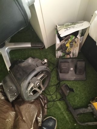 Dos volantes con pedales