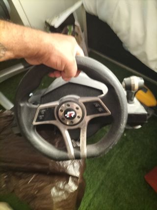 Dos volantes con pedales