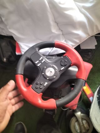 Dos volantes con pedales