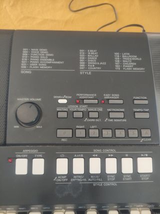Teclado Yamaha PSR E-423