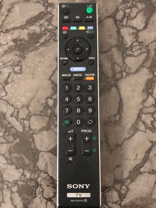 Televisor Sony Bravia con soporte