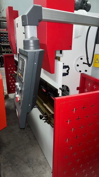 PLEGADORA HIDRAULICA 30 TNS CN STILCRAM