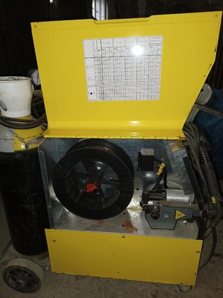 Maquina de soldar semiautomática (muy poco uso).