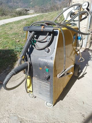 Maquina de soldar semiautomática (muy poco uso).