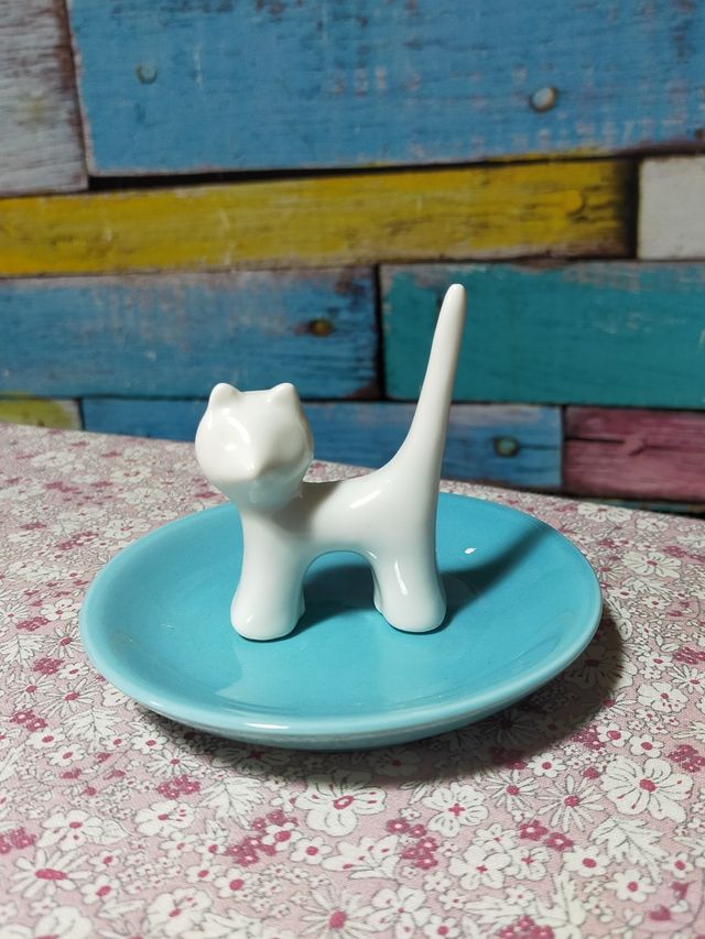 PLATO DE JOYERÍA CON GATO