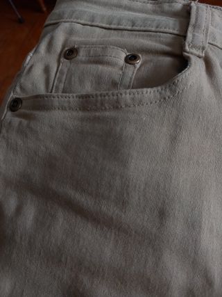 PANTALÓN VAQUERO VERDE MILITAR CLARO.