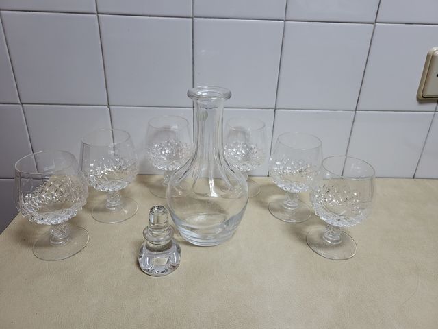 Licorera y copas de cristal