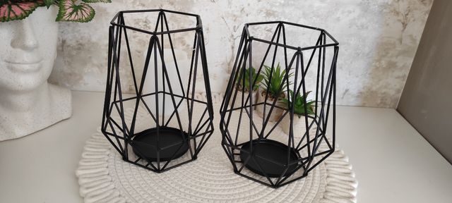 2 castiçais pretos (reduzidos)