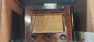 Antigüedades radios, llaves, teléfonos, planchas..