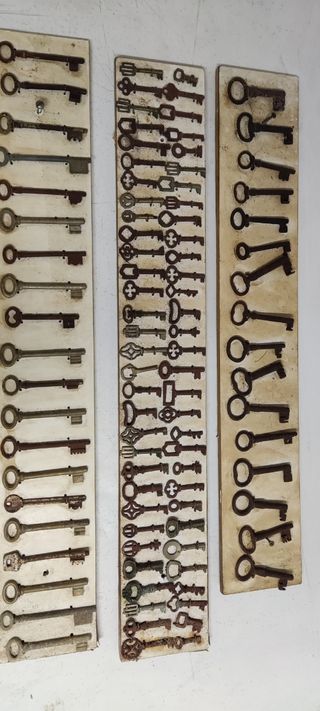 Antigüedades radios, llaves, teléfonos, planchas..