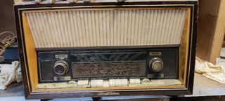 Antigüedades radios, llaves, teléfonos, planchas..