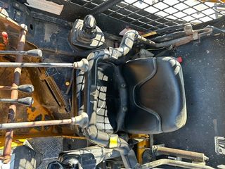 MINI PALA JCB ROBOT 160 CON RETRO.