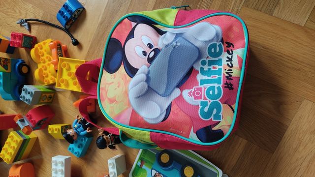 Juguetes de construcción lego duplo.