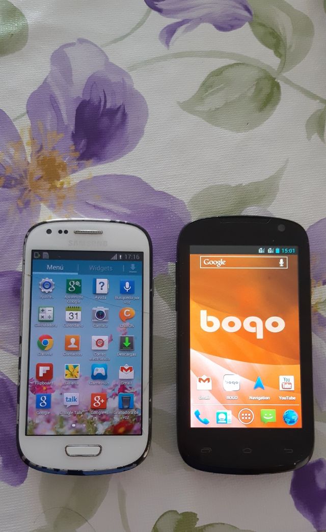 2 vecchi telefoni cellulari