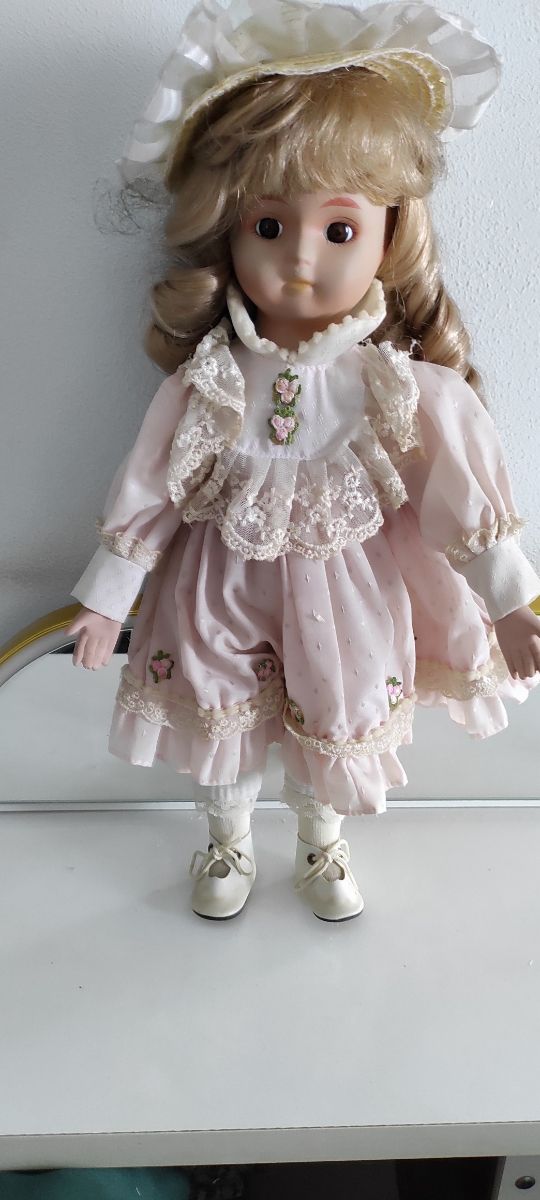 Bambole in ceramica di varie misure