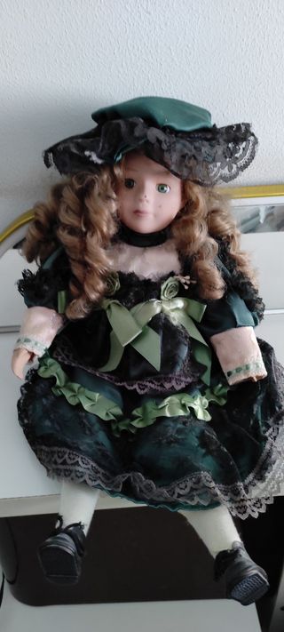 Bambole in ceramica di varie misure