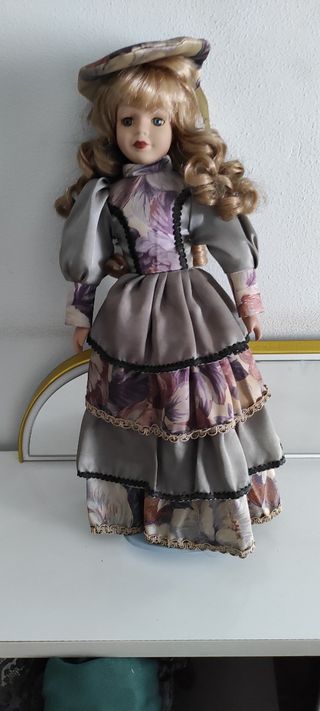 Bambole in ceramica di varie misure