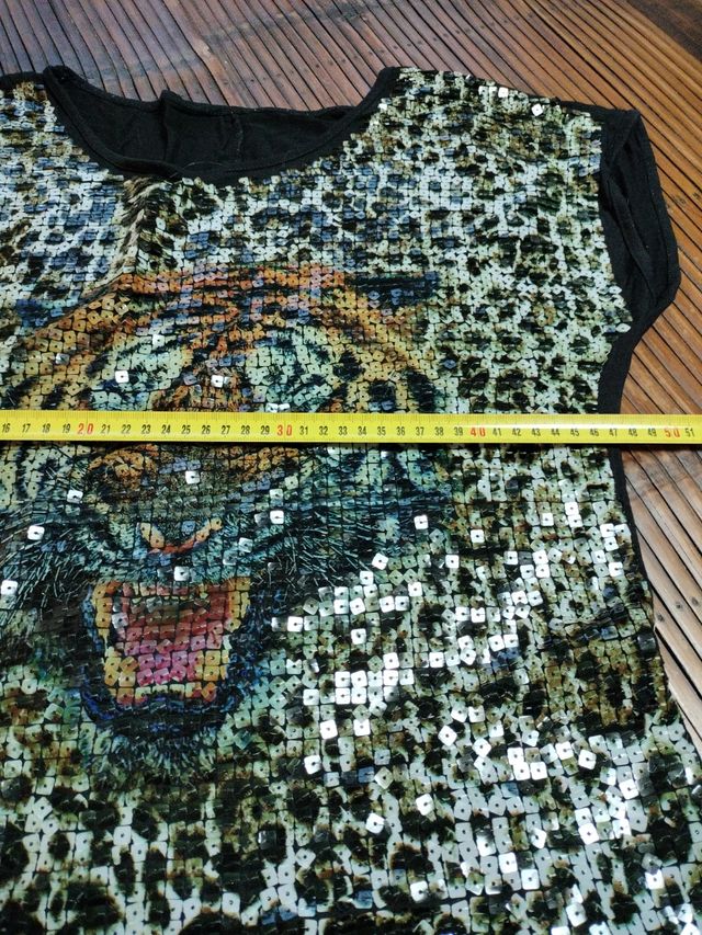 T-shirt di paillettes con tigre stampa