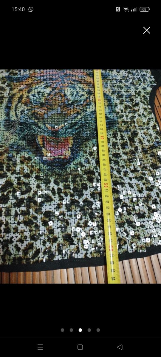 T-shirt di paillettes con tigre stampa