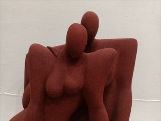 Escultura pareja C. Puell