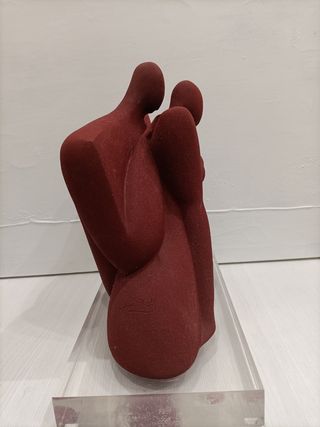 Escultura pareja C. Puell