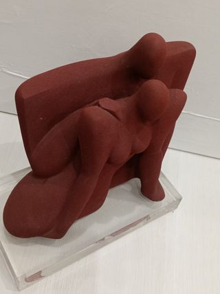 Escultura pareja C. Puell