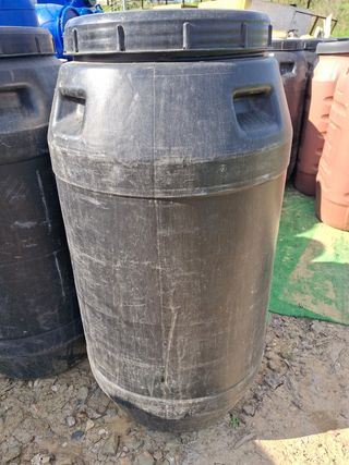 Barriles bidones depósitos