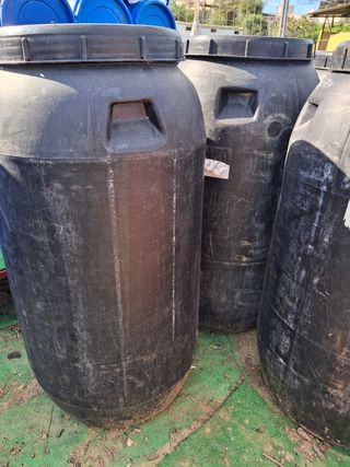 Barriles bidones depósitos