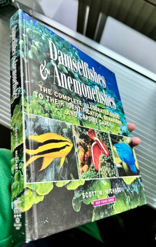 Libro acuario "Damselfishes and Anemonefishes"
