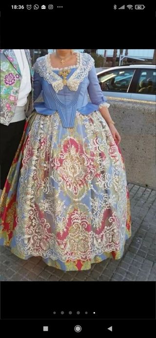 Vestido de fallera talla 44 con 2 corpiños y za