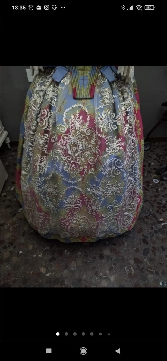 Vestido de fallera talla 44 con 2 corpiños y za