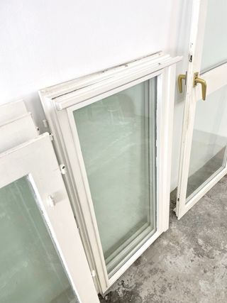 Conjunto puerta y ventanas derrivo
