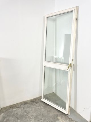 Conjunto puerta y ventanas derrivo