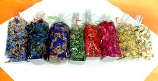 Set di 8 buste di fiori colorate secche