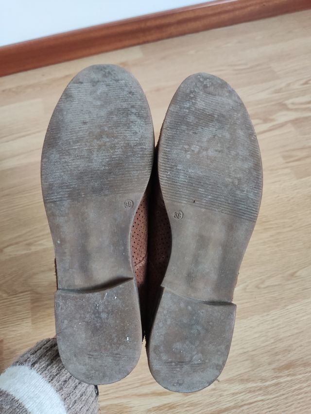 Sapatos rasos com pormenor de folho