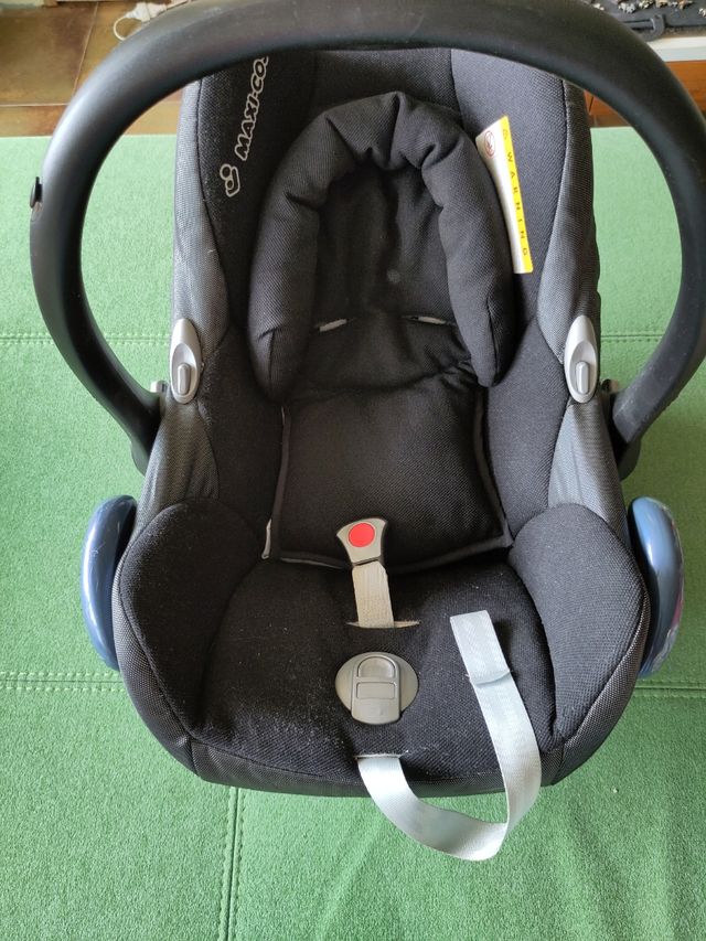 Maxi Cosi y Base Isofix + funda estrellas