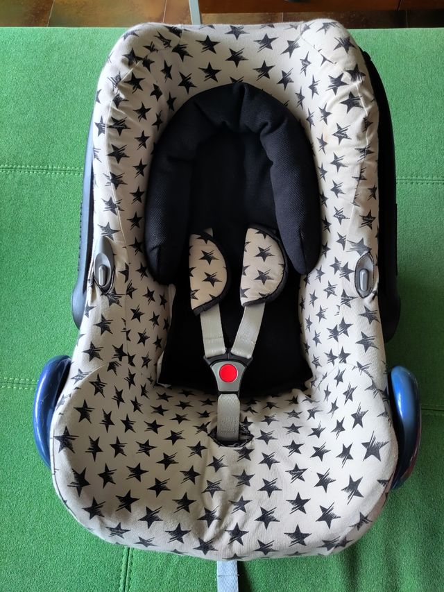 Maxi Cosi y Base Isofix + funda estrellas