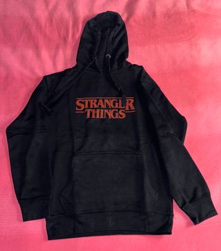 Stranger Things Sudadera con capucha con logotipo